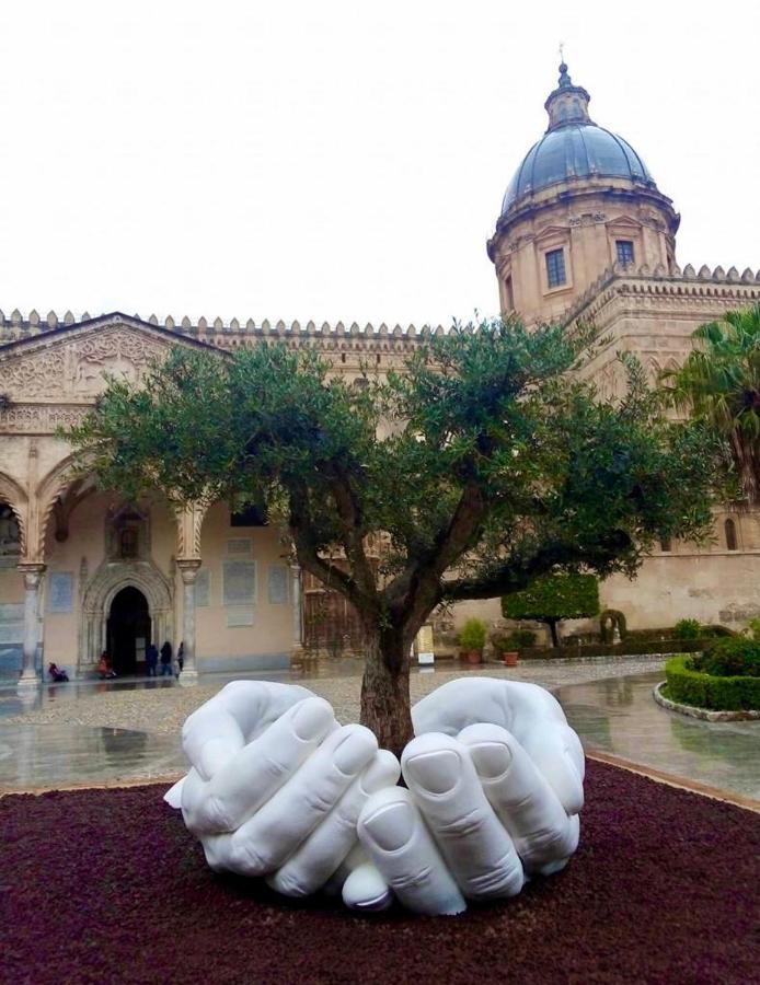 La Siciliana-di Fronte La Cattedrale Palermo