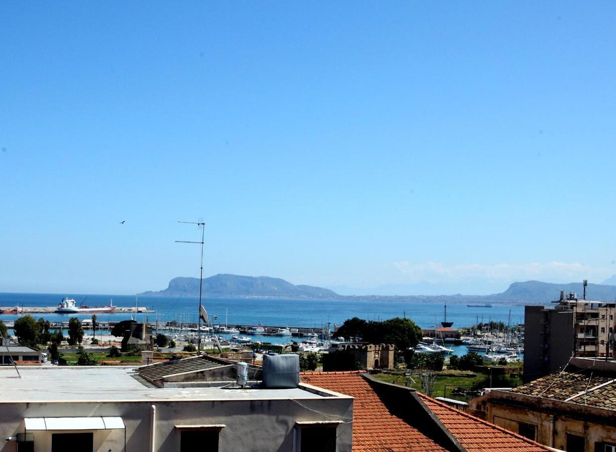 Accardi House Searooms 2*