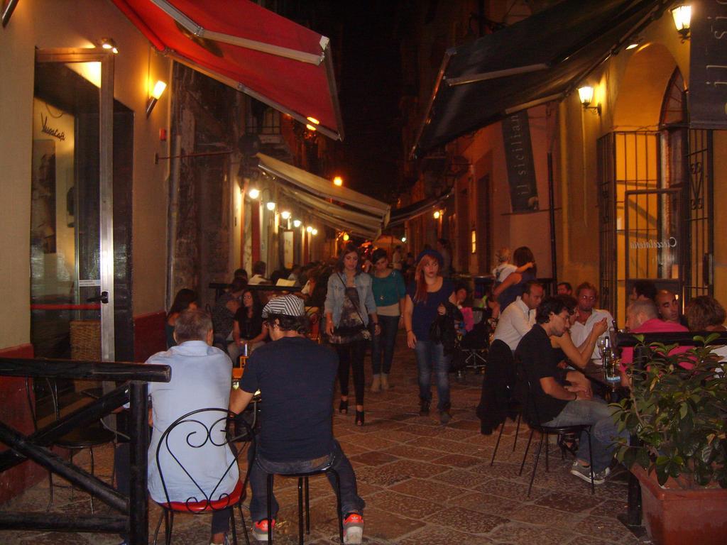 Dietro Il Politeama Bed & Breakfast Palermo
