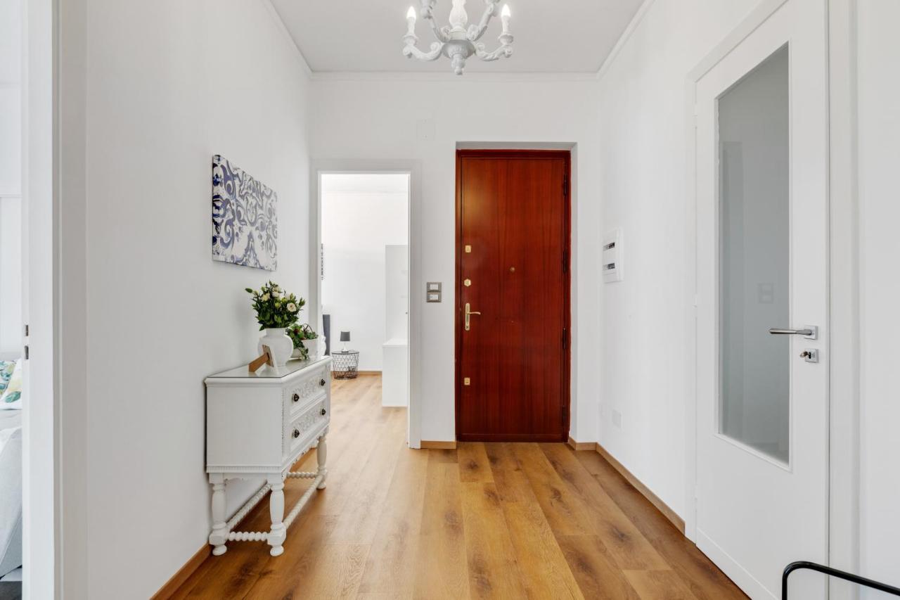 Residenza Dei Poeti - Roomy And Modern Flat