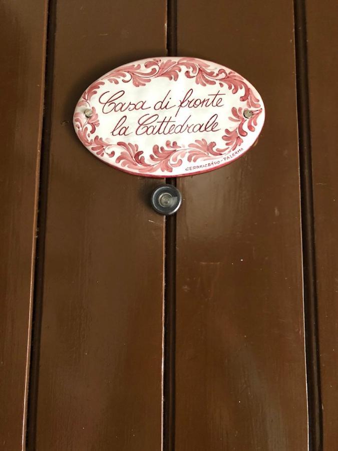 Casa Di Fronte La Cattedrale Palermo
