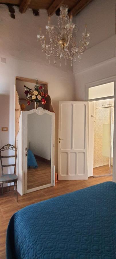 Interno12 *