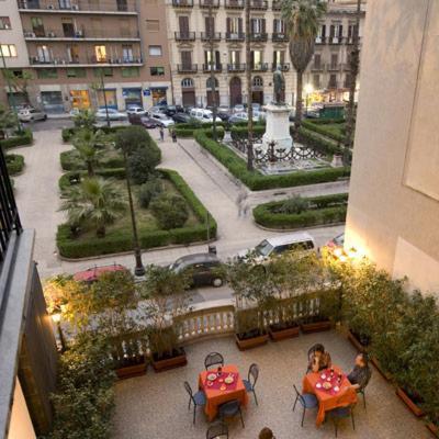 Joli Hotel