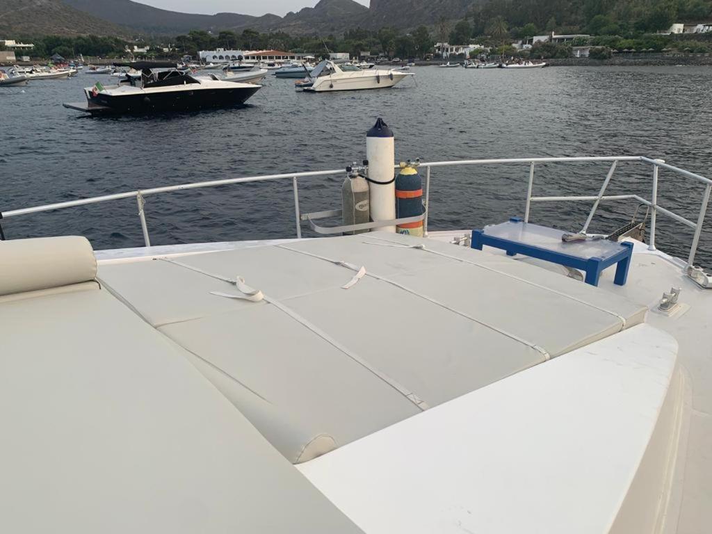 Minicrociereinbarca Botel *