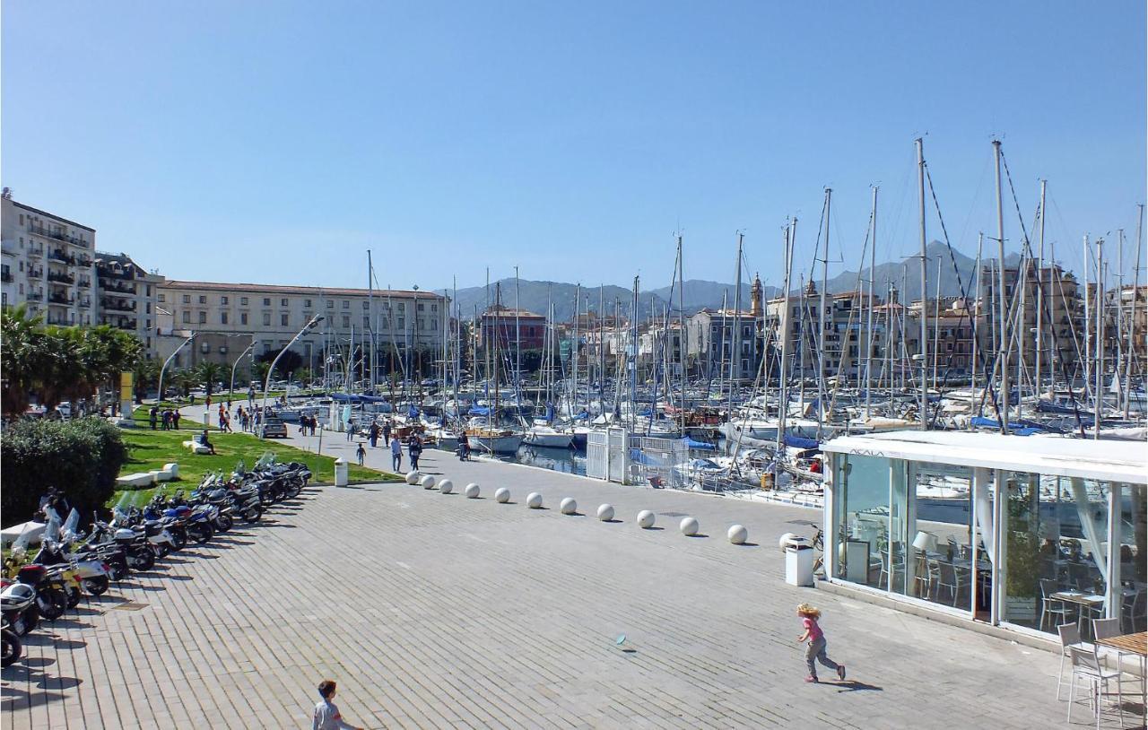 Apartamento In With 2 Bedrooms And Wifi