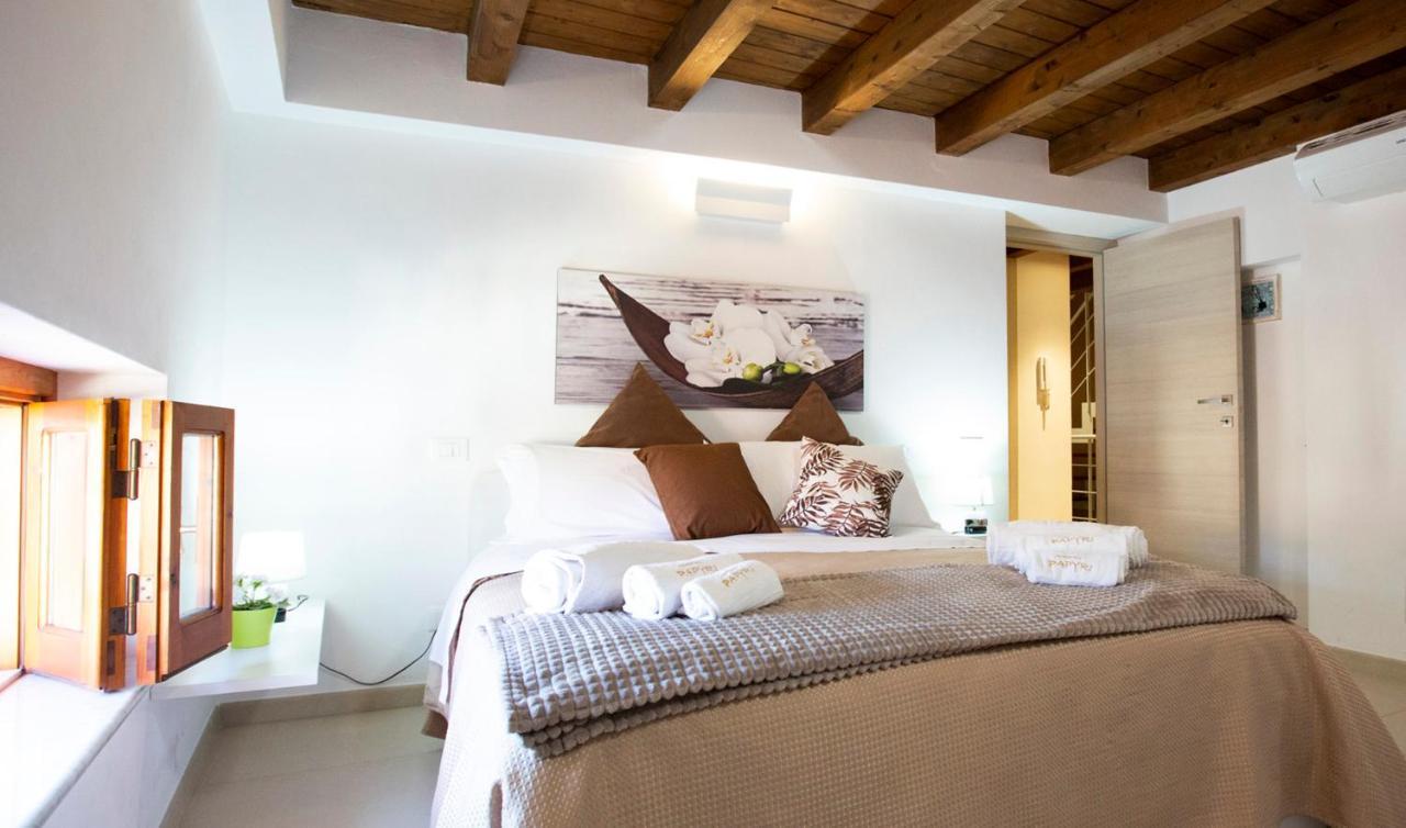 Papyri Apartment *