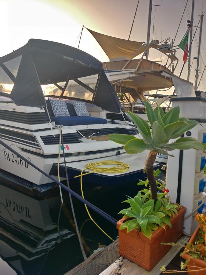 Desire Charming House Boat *