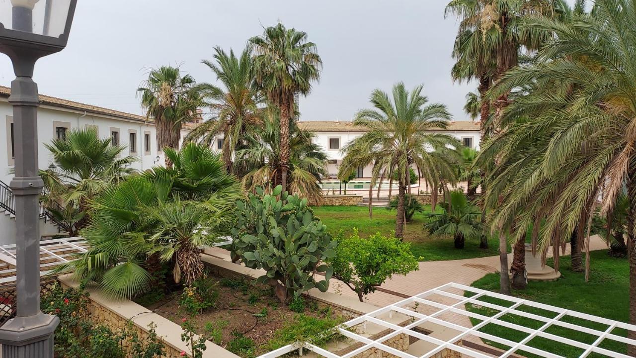 Al Balhara Suites & 5*