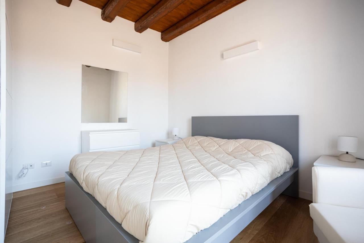 Blu - Palazzo Del Buon Pastore