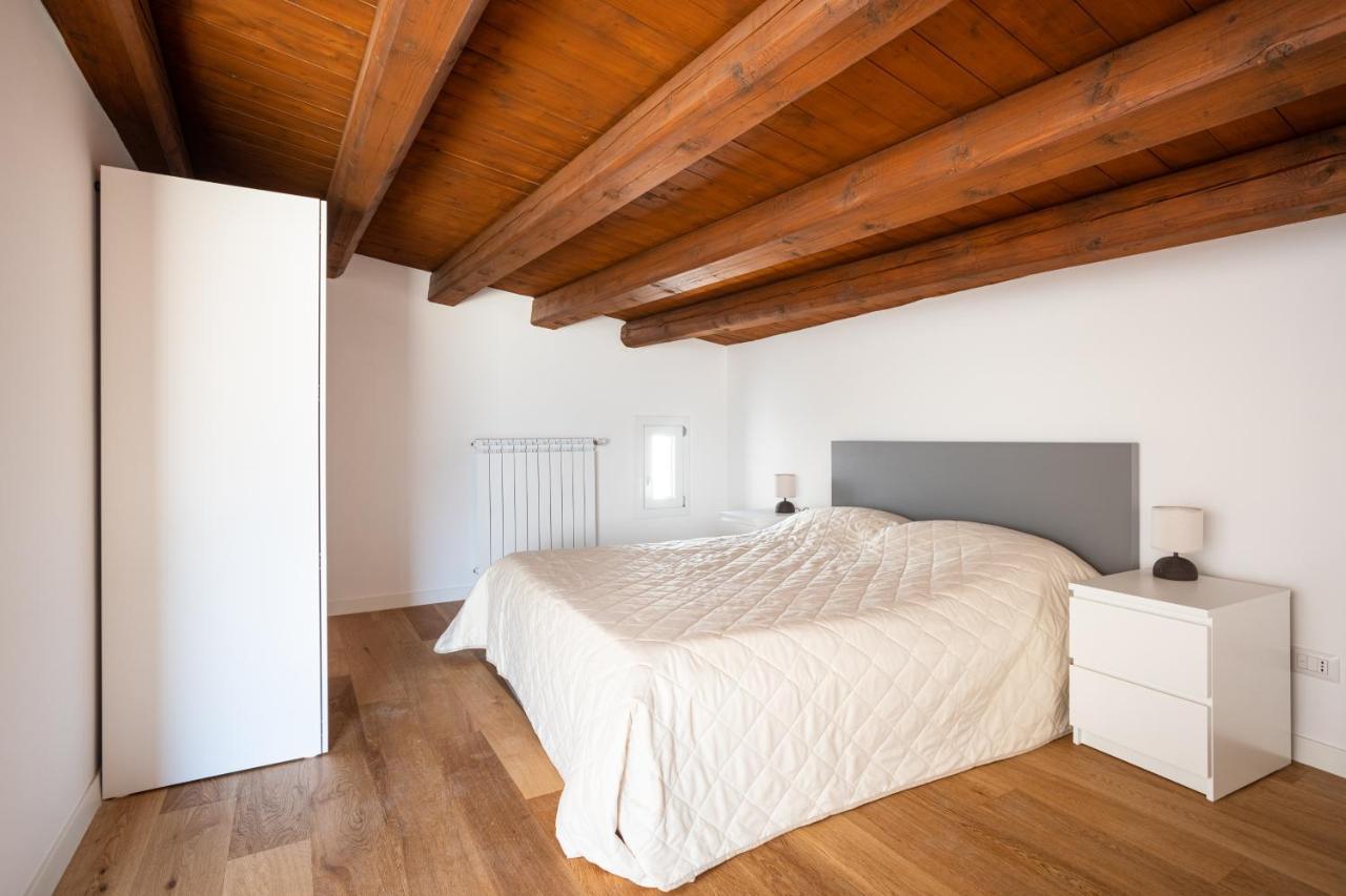 Blu - Palazzo Del Buon Pastore