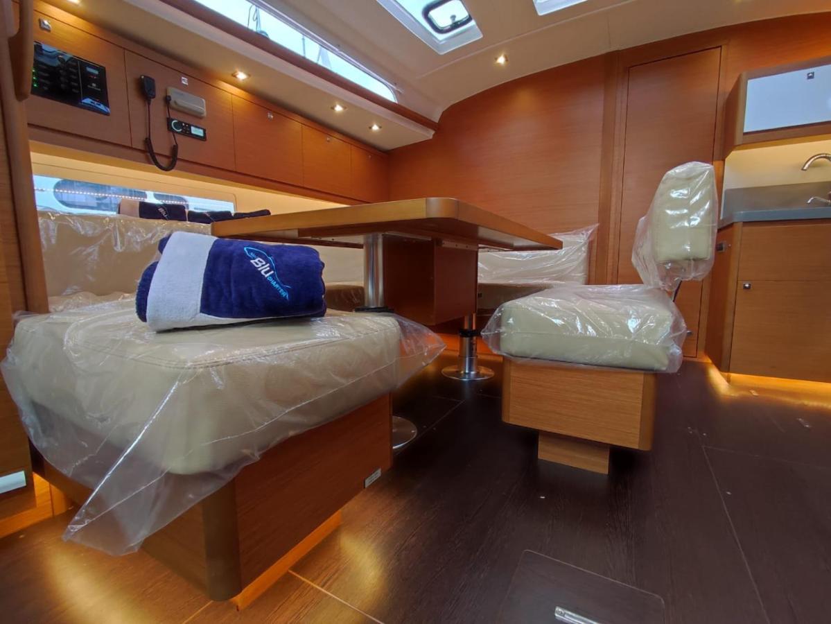 Botel Sama Houseboat