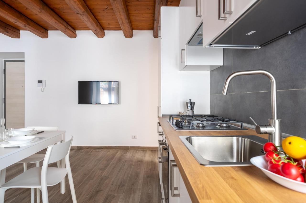 Blu - Palazzo Del Buon Pastore Apartment