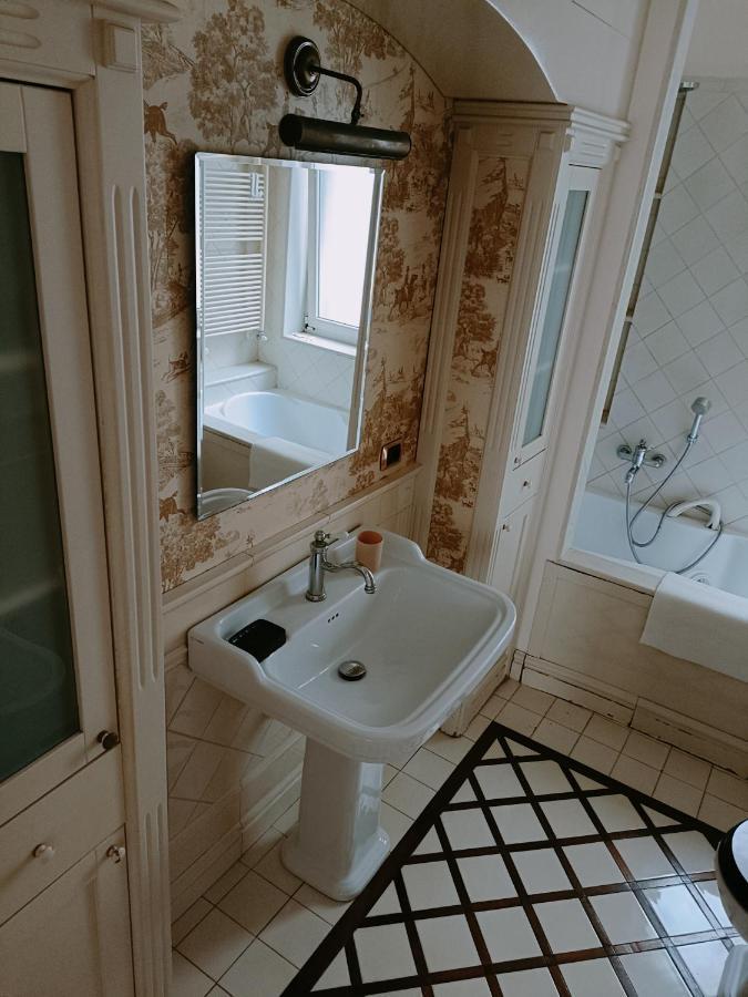 Onoratocinque House *