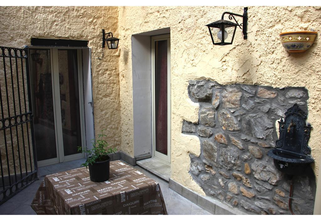 Apartment Danisinni House