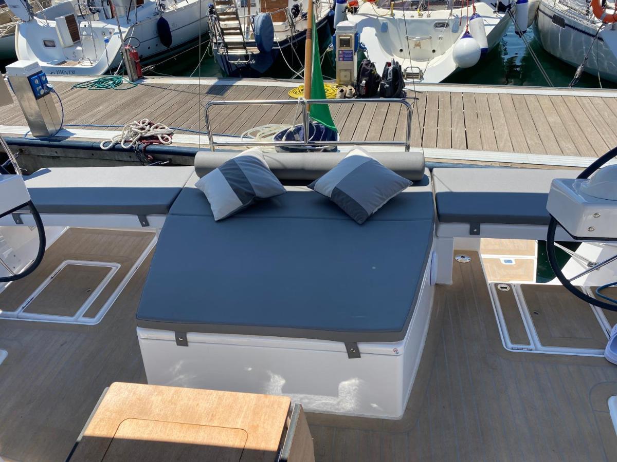 Botel Sama Houseboat Palermo