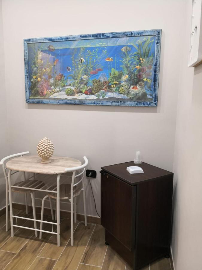 Carlino Room's *