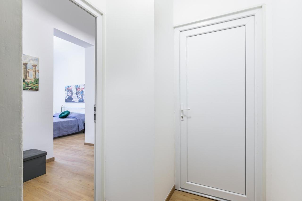 Corso Dei Mille Station Flat With Balcony Apartment