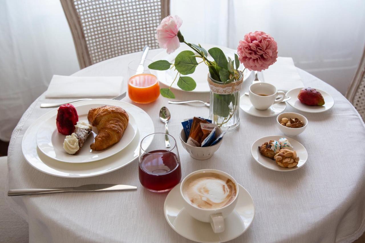 Bed & Breakfast Dimora Sinibaldi 2*
