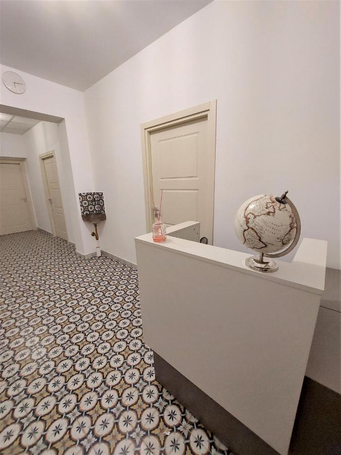 Leone Apartment