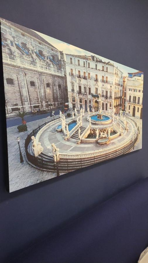 La Loggia In Centro Storico A Palermo