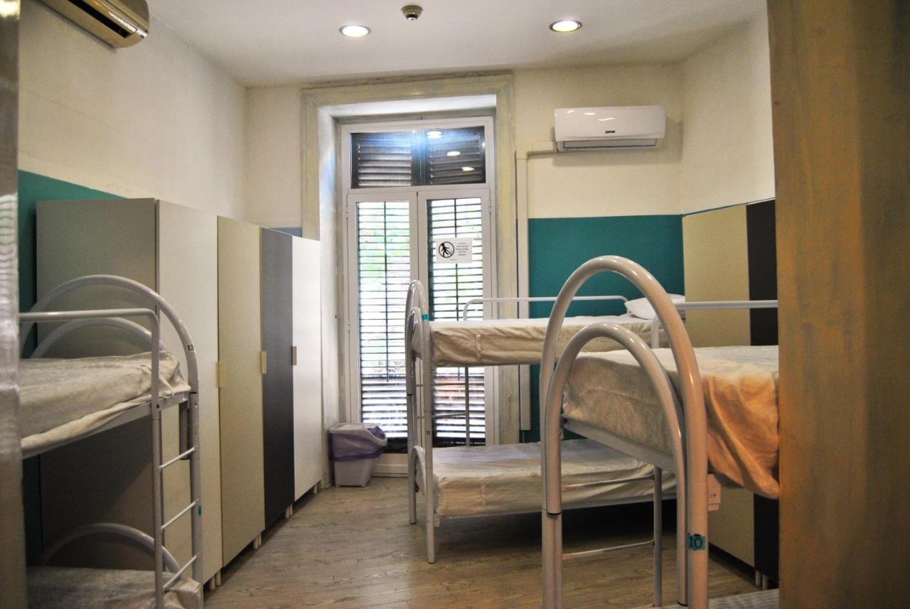 Balarm - And Bar Hostel *
