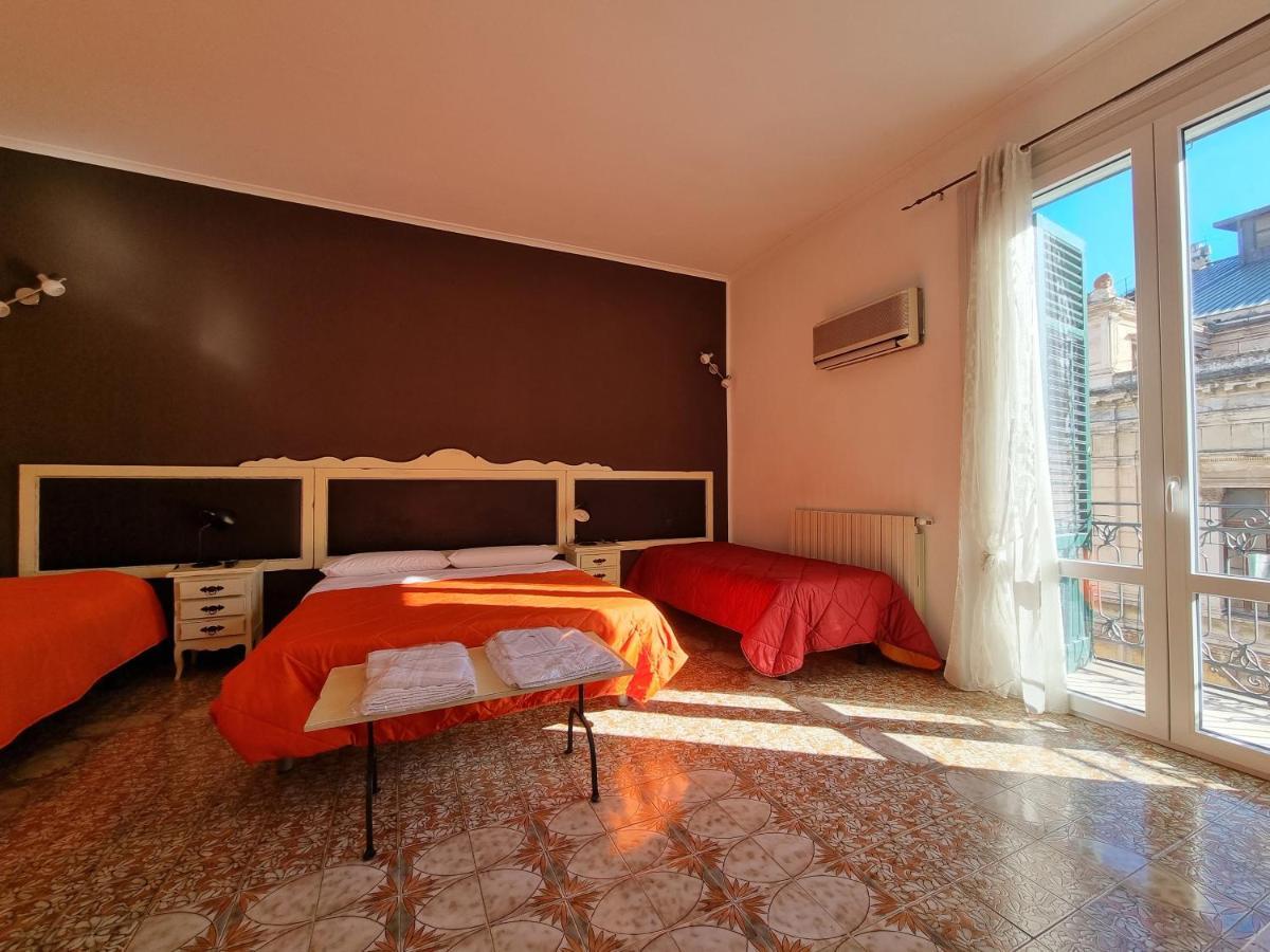 Piazza Politeama Apartment *
