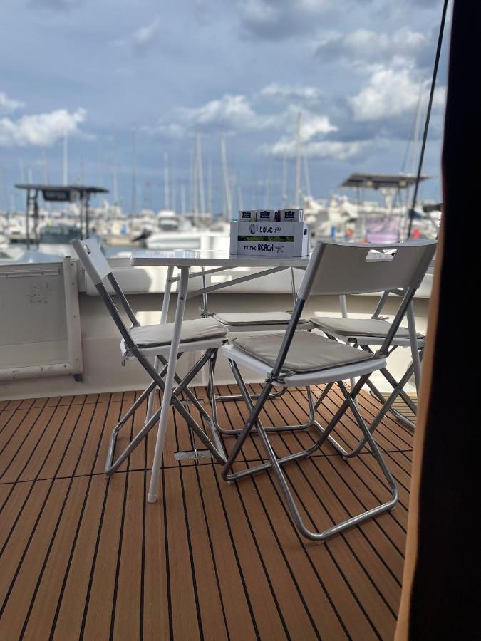 Giorgia House Boat Botel