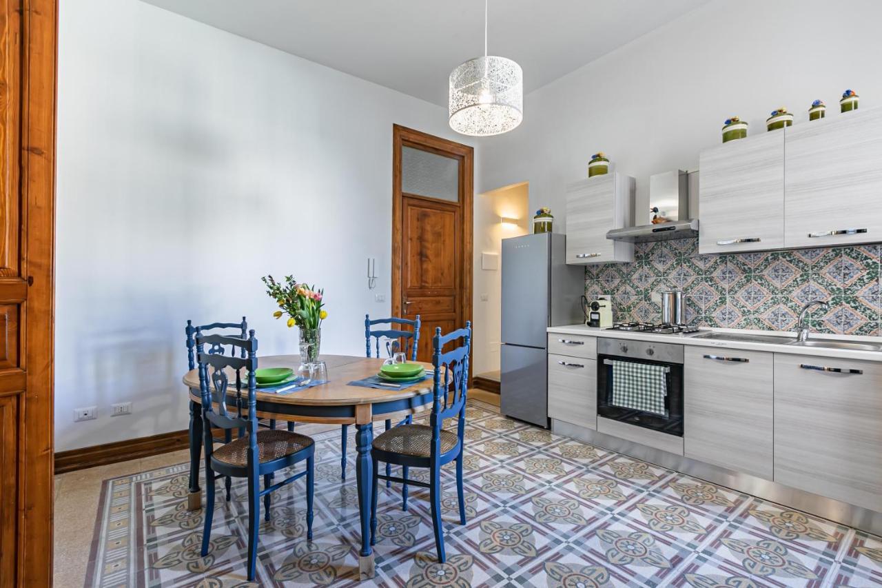 Botanical Gardens And Giulia Lovely Apartment