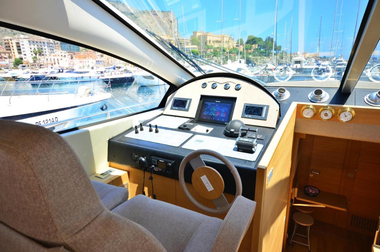 Botel Layla Yacht *