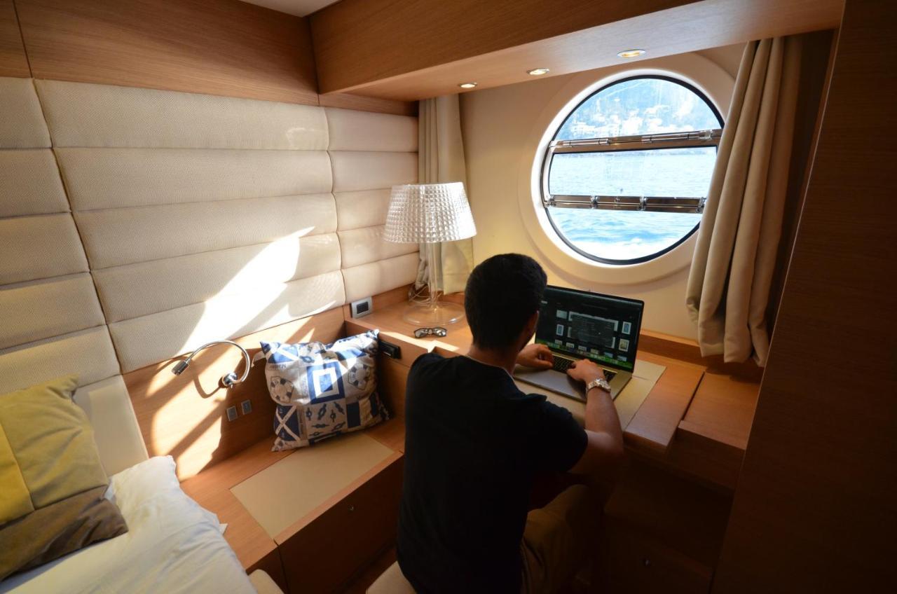Layla Yacht Botel Palermo