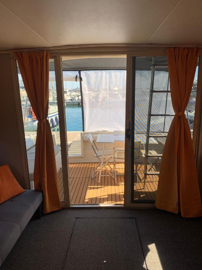 Giorgia House Boat Botel