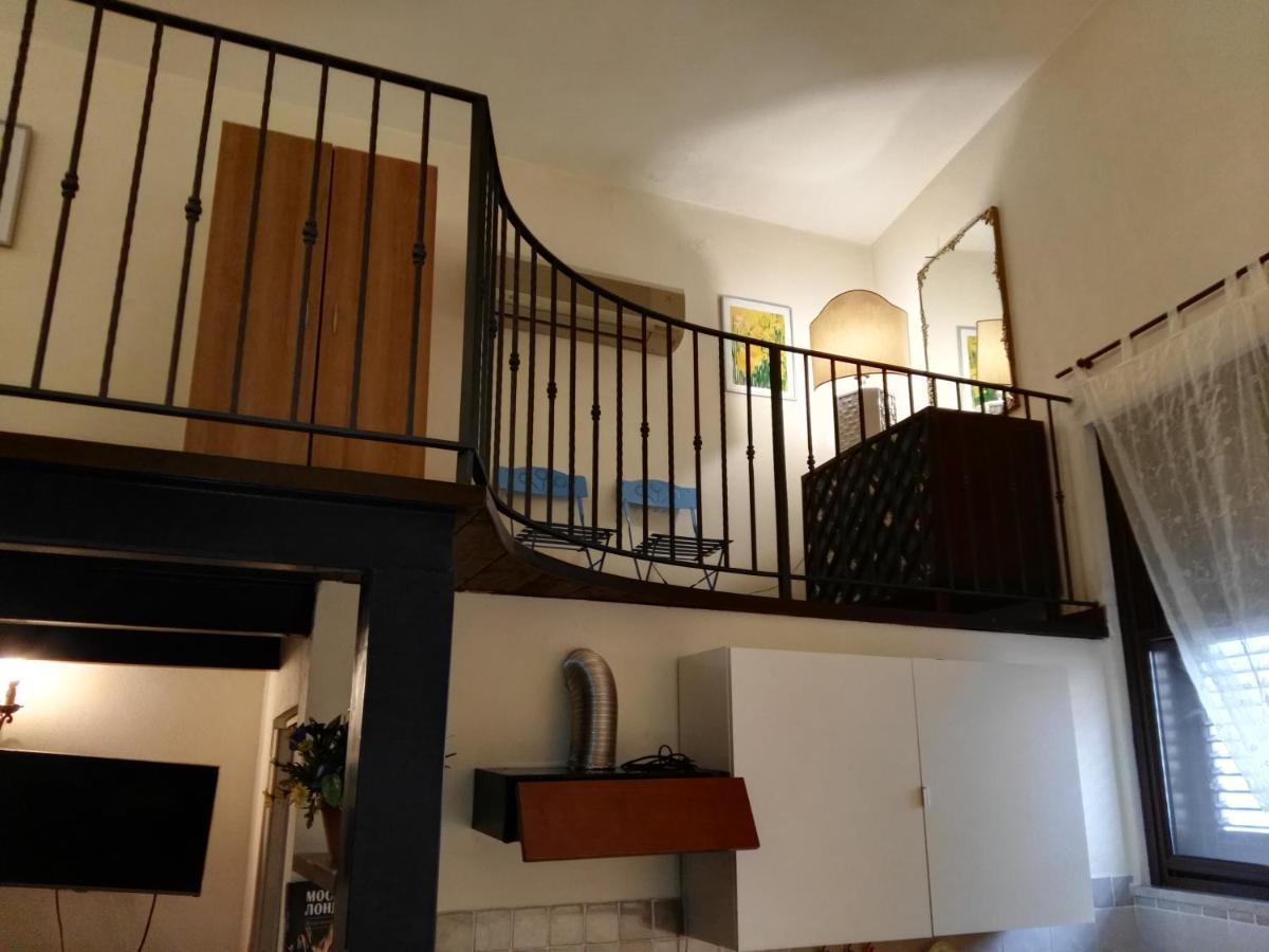 Charming Mezzanine Flat In Centre Apartamento