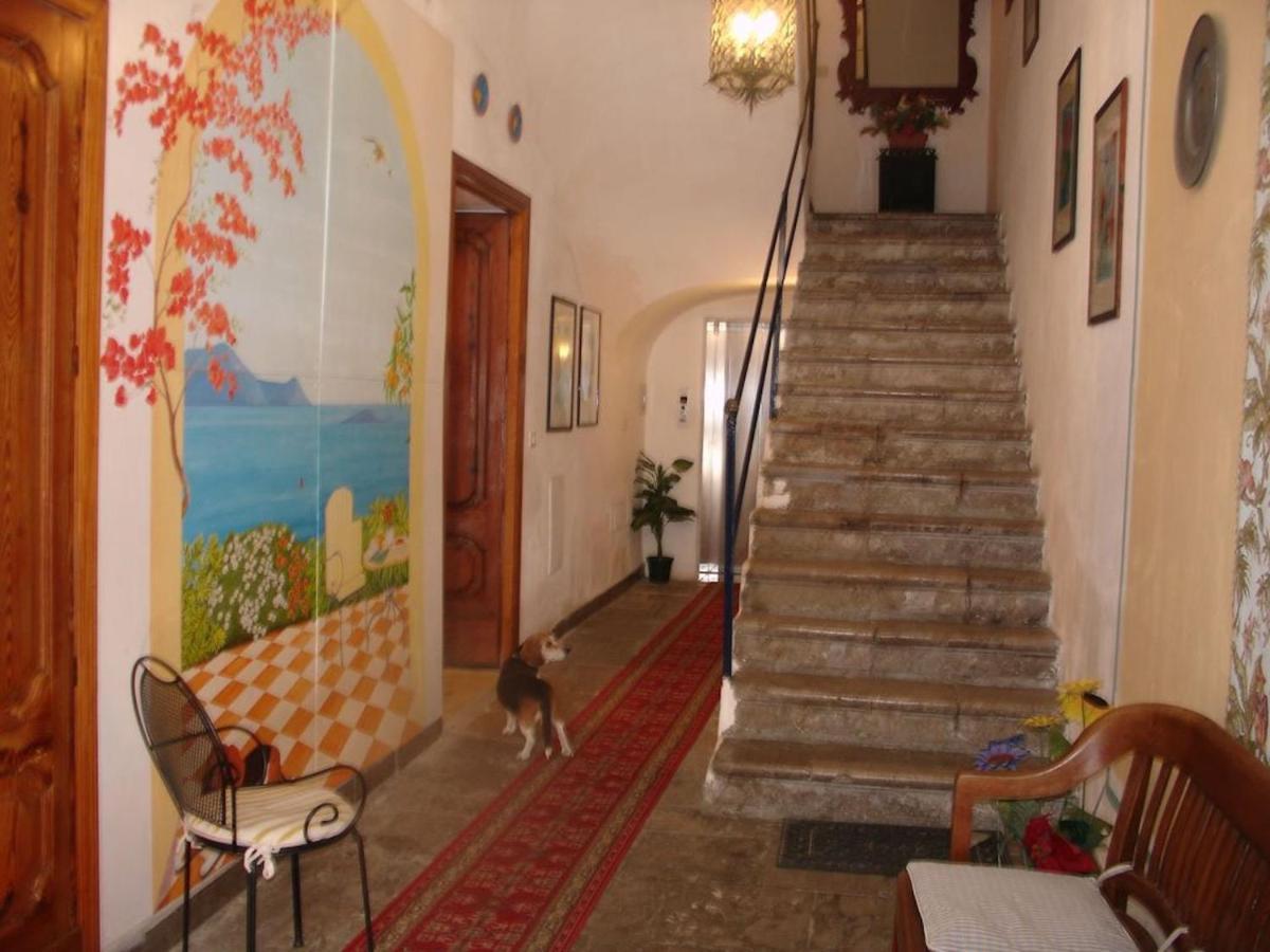 Charming Mezzanine Flat In Centre *