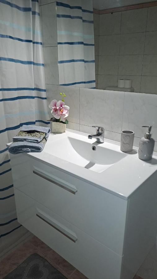 Casa Vacanze La Rocca 2 Apartment *