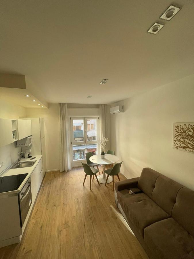 Apartment Wood & White *