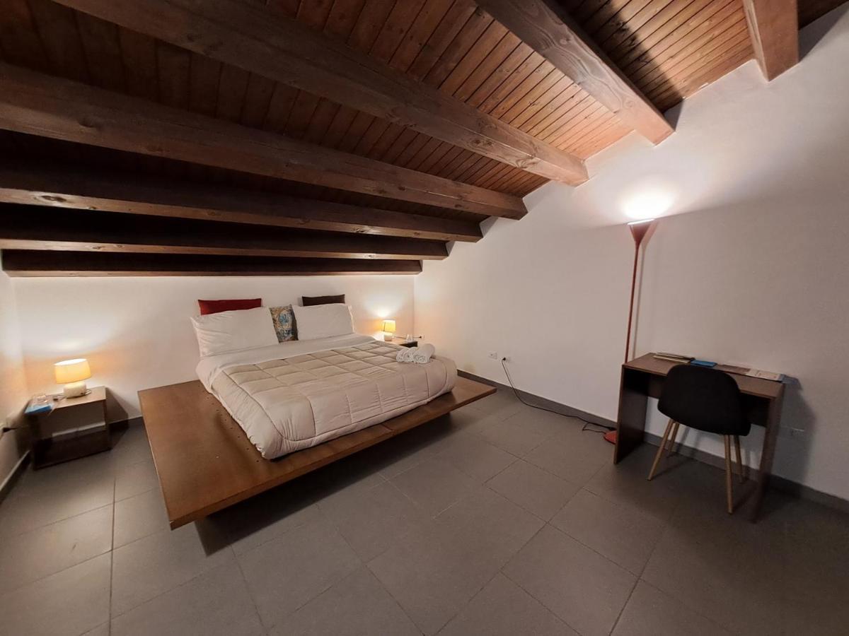 Sopramoltivolti Guest house Palermo
