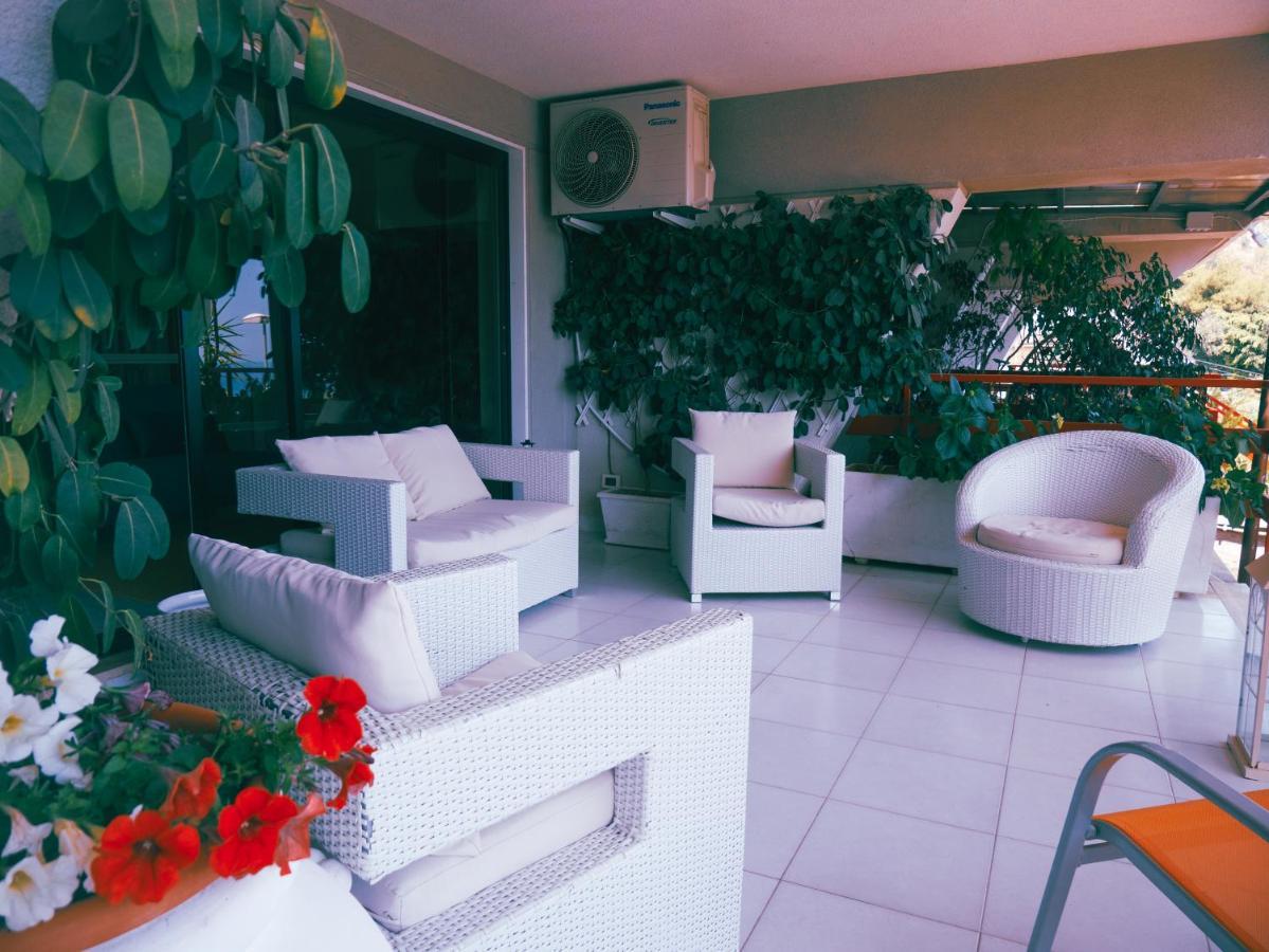 Sea & Pool 2