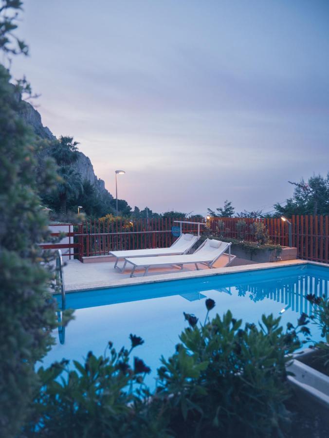Sea & Pool 2 *