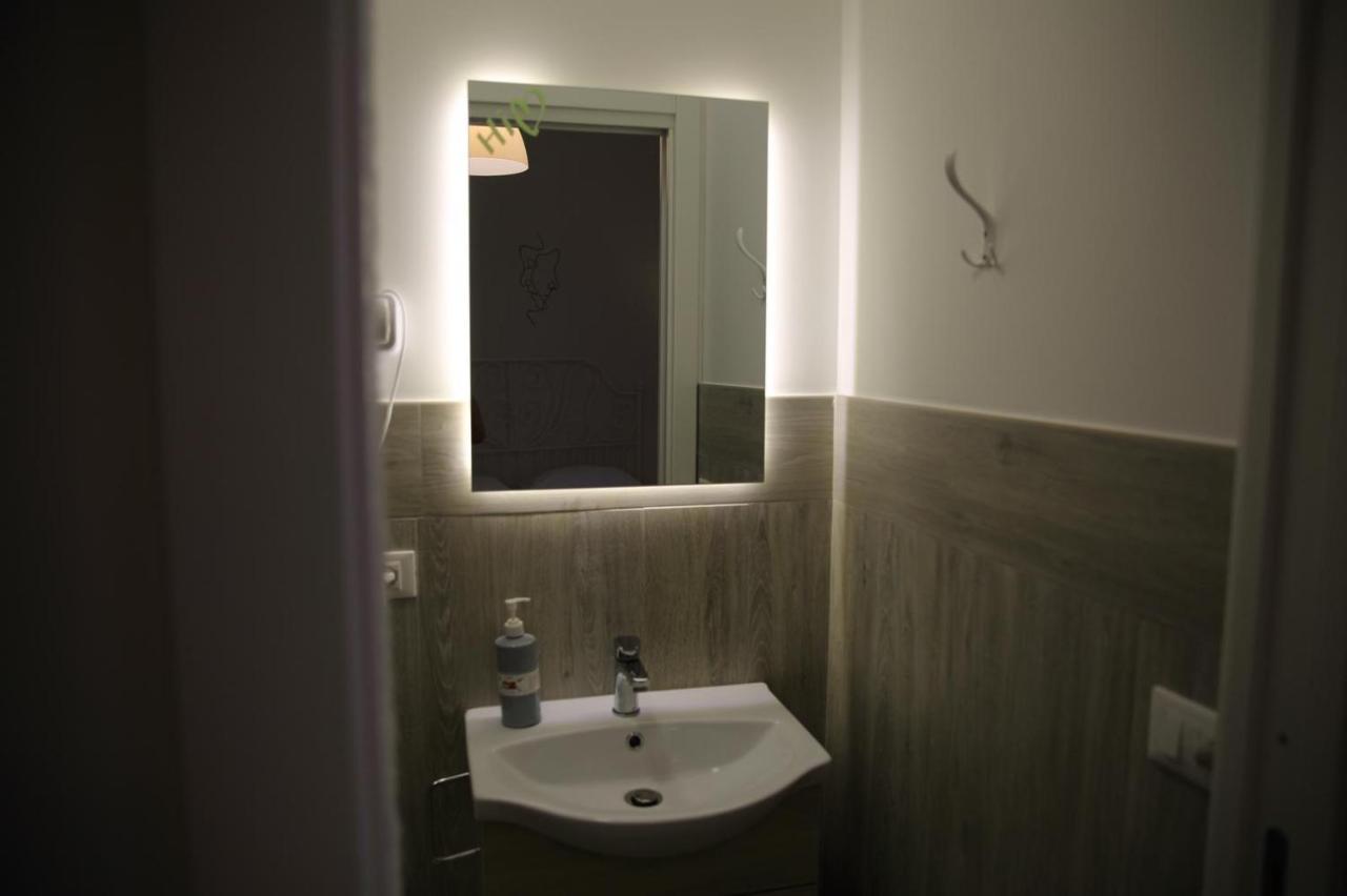 Hostel Oasis Apartment-open Minded Libertine Naturists Age 18-36 Palermo