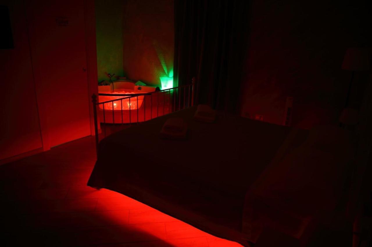 Hostel Oasis Apartment-open Minded Libertine Naturists Age 18-36 Palermo