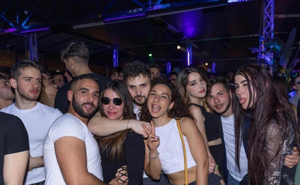 Oasis Apartment-open Minded Libertine Naturists Age 18-36 Palermo