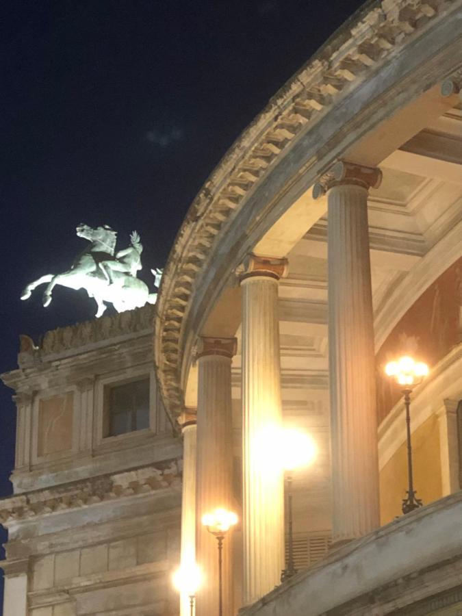 I Tri Aranci Di Piazza Politeama