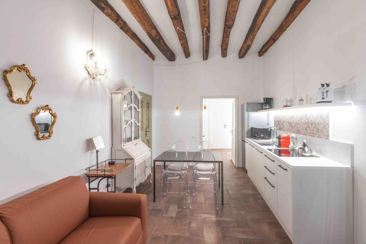 Apartment Calderai 82 1 E 2 *