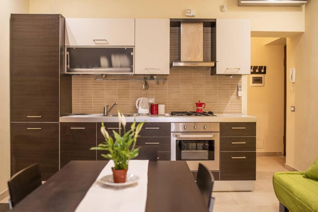 Domus Ameliae Cozy And Charming Apt At Cathedral