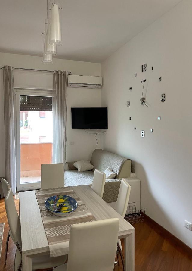Max's Apartment *