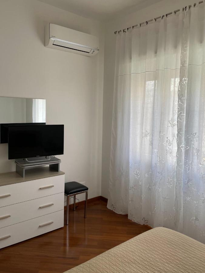 Max's Apartment *