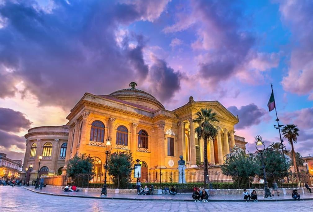 Merlo House - Inside The Historical Center Palermo