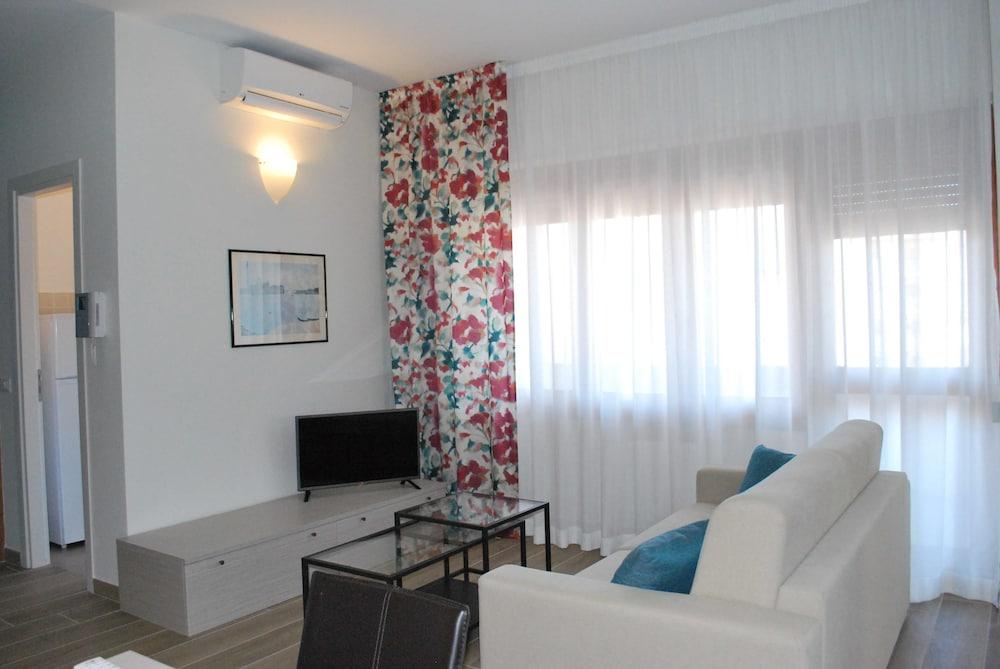 Aparthotel Marbela &