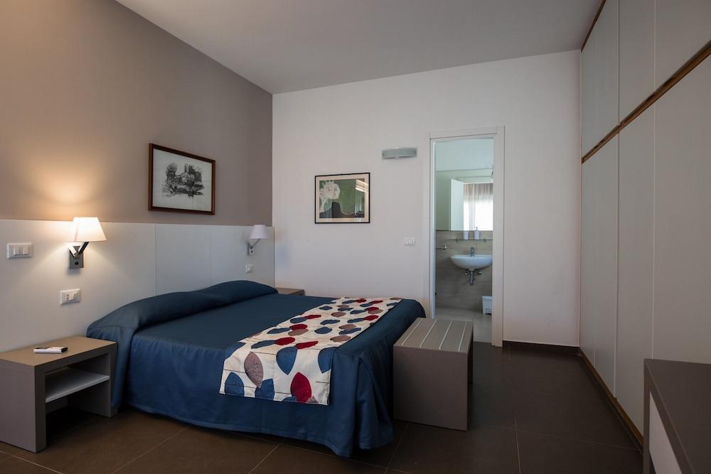 Aparthotel Marbela &