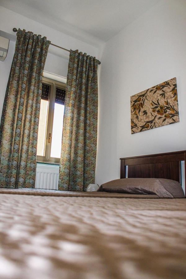 Alexander House Affittacamere *